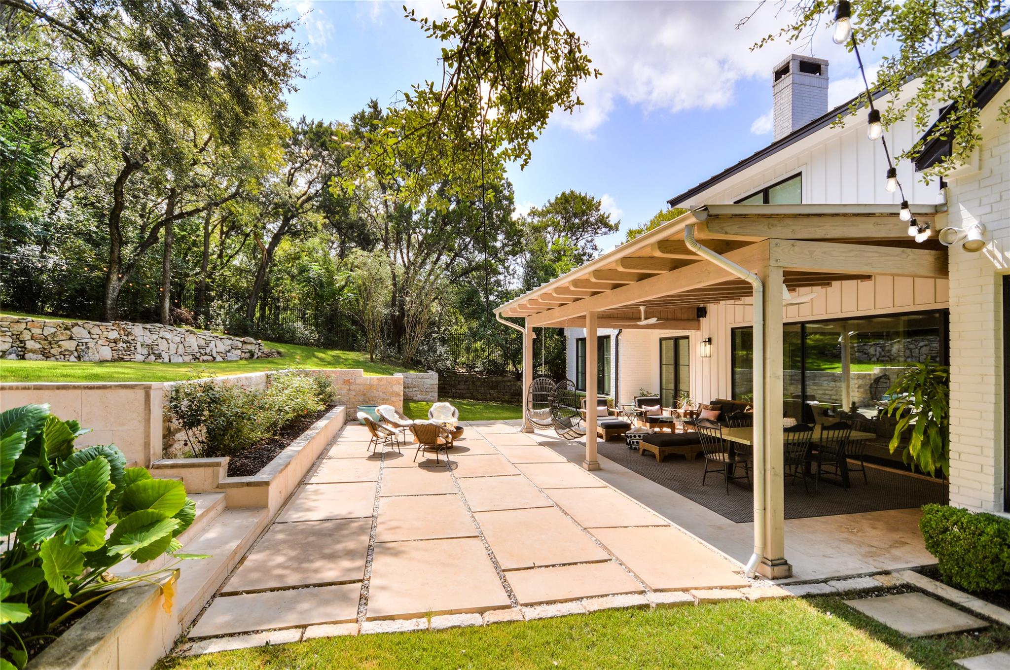 103 Las Lomas DR