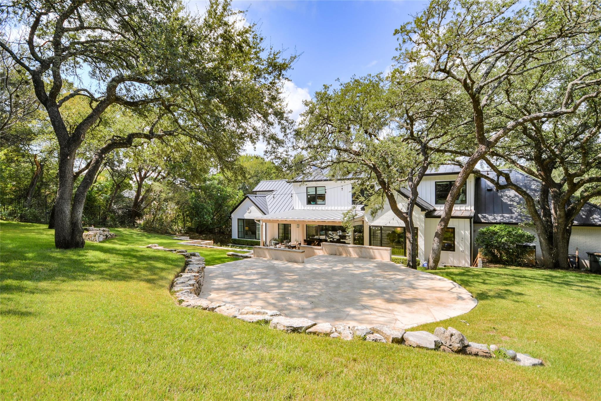 103 Las Lomas DR