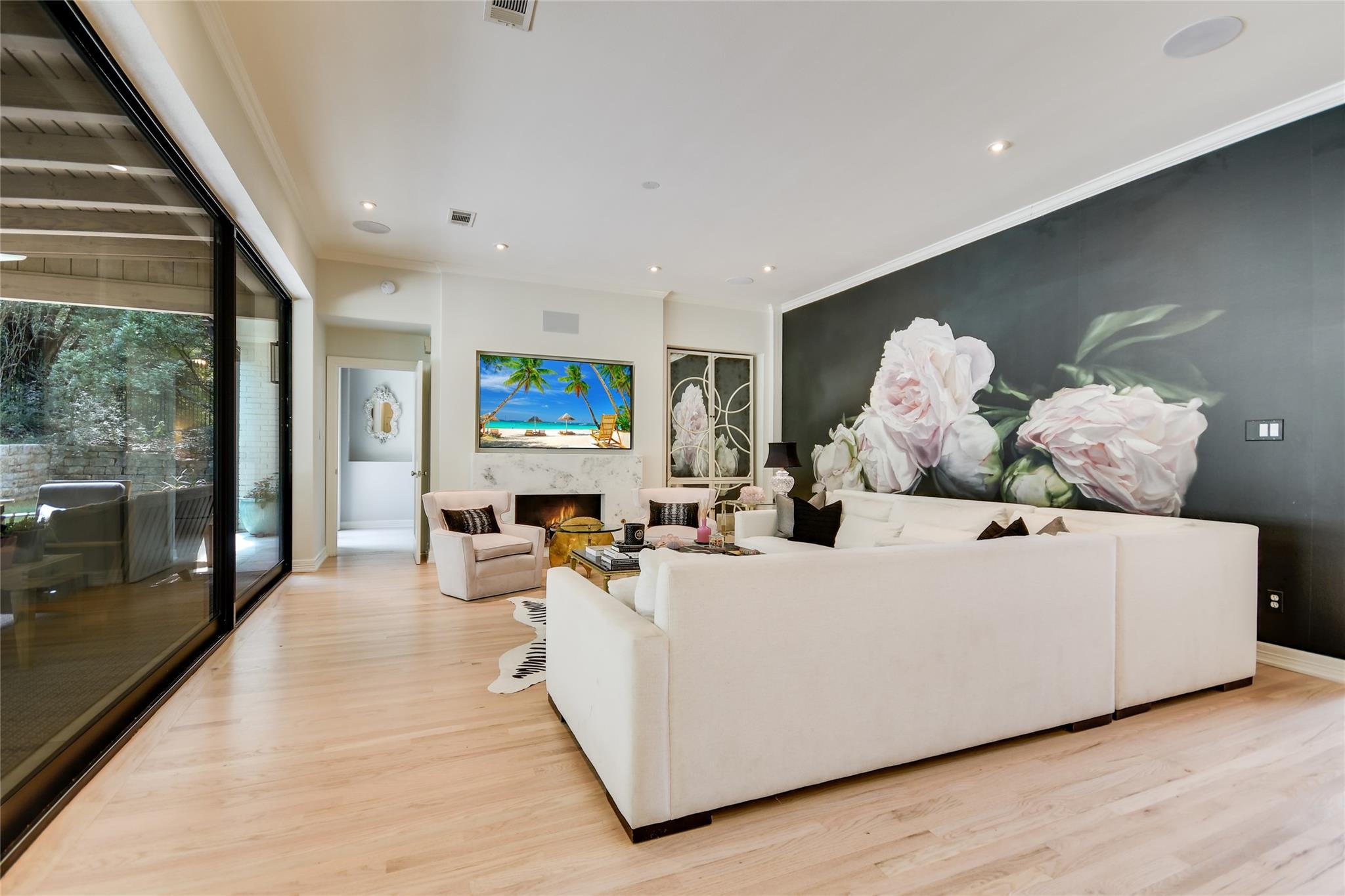103 Las Lomas DR