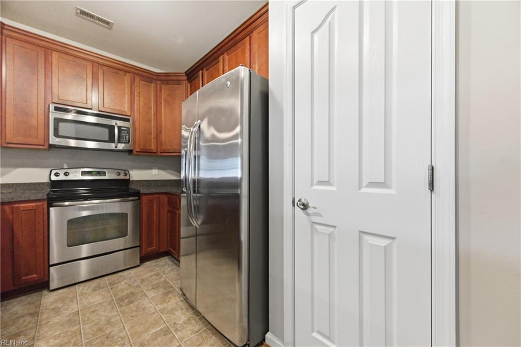 545 Settlement LN