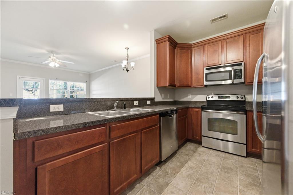 545 Settlement LN