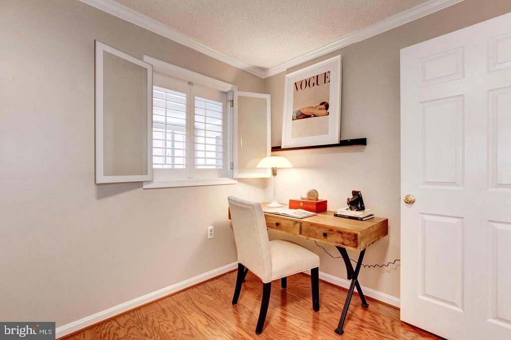 1239 VERMONT AVE NW #805