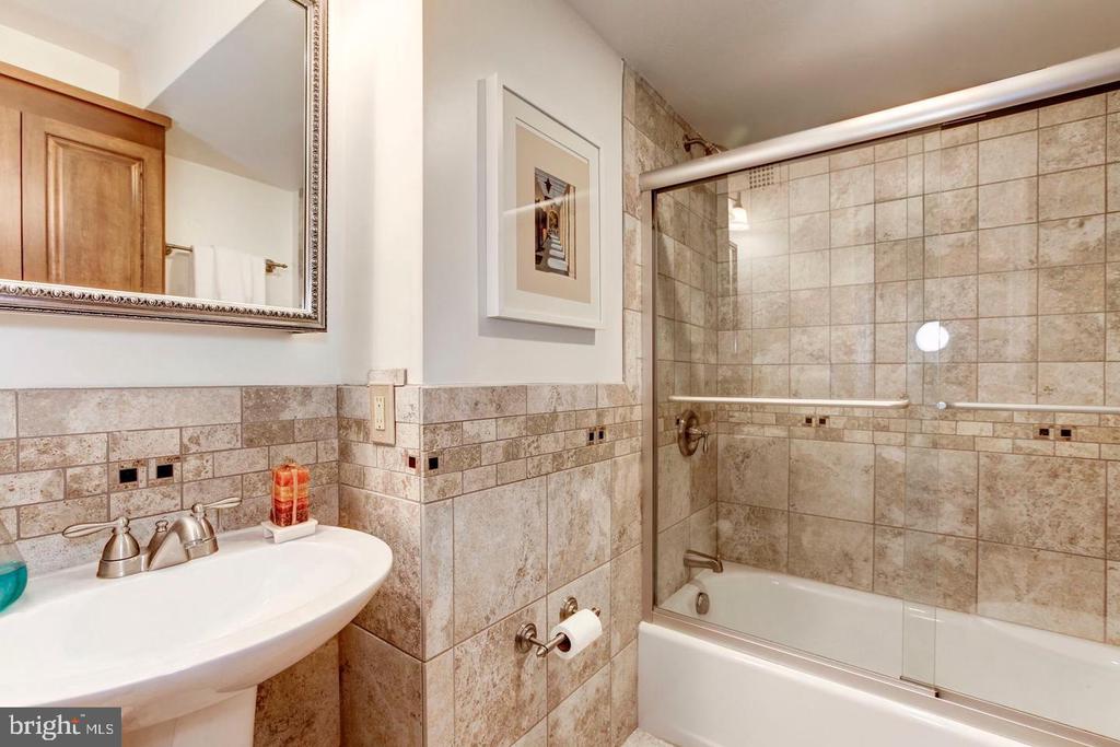 1239 VERMONT AVE NW #805
