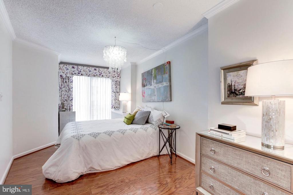 1239 VERMONT AVE NW #805