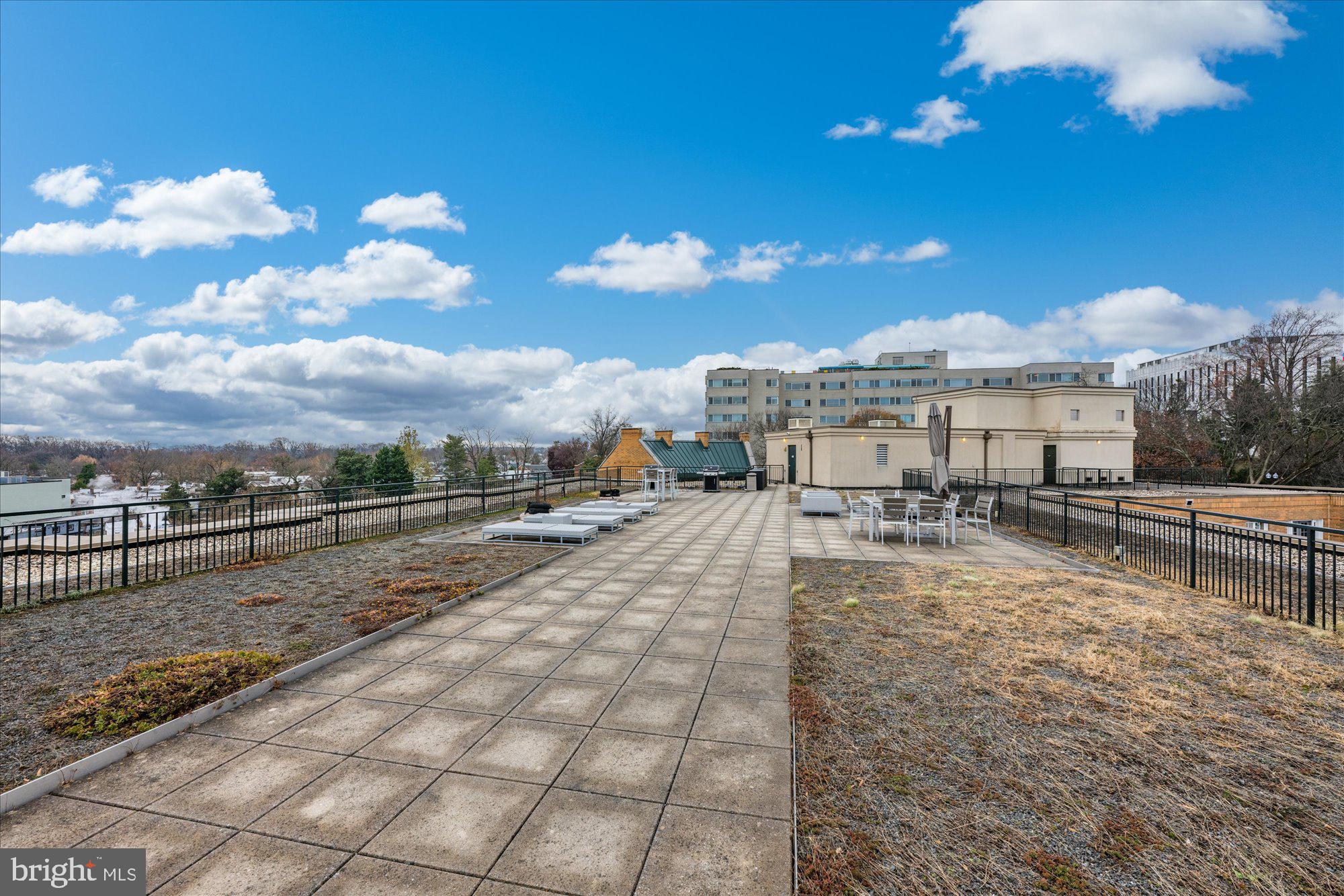 2501 WISCONSIN AVE NW #206