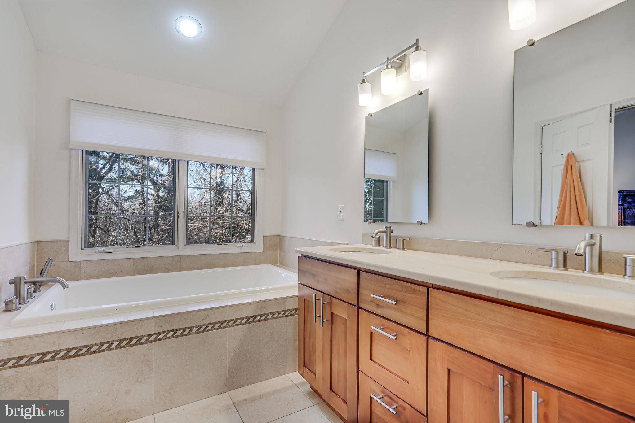 5515 Whitley Park Ter #81