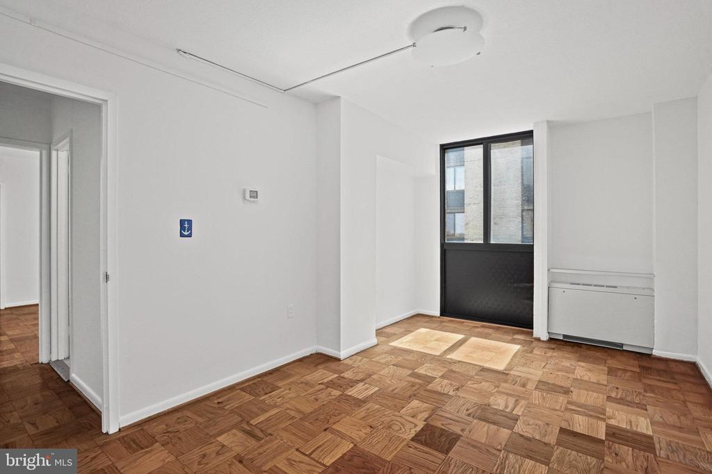 4242 E WEST 605