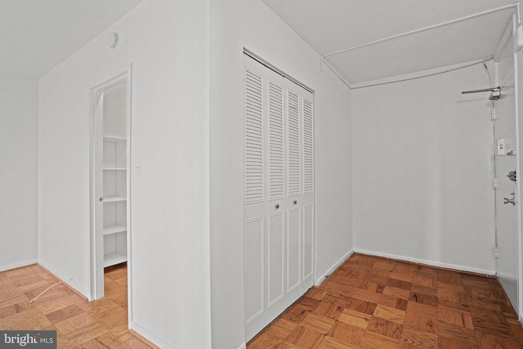 4242 E WEST 605