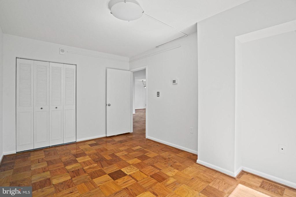 4242 E WEST 605