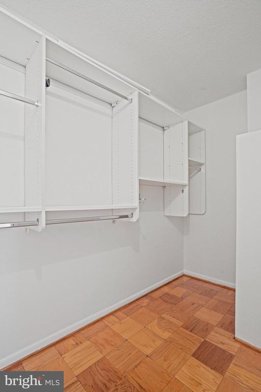 4242 E WEST 605