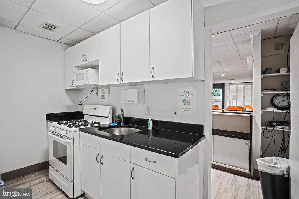 4242 E WEST 605