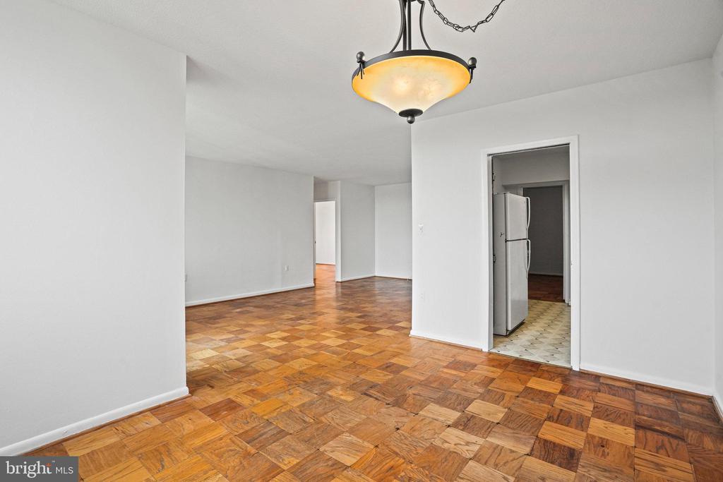 4242 E WEST 605