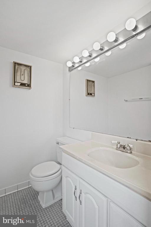 4242 E WEST 605