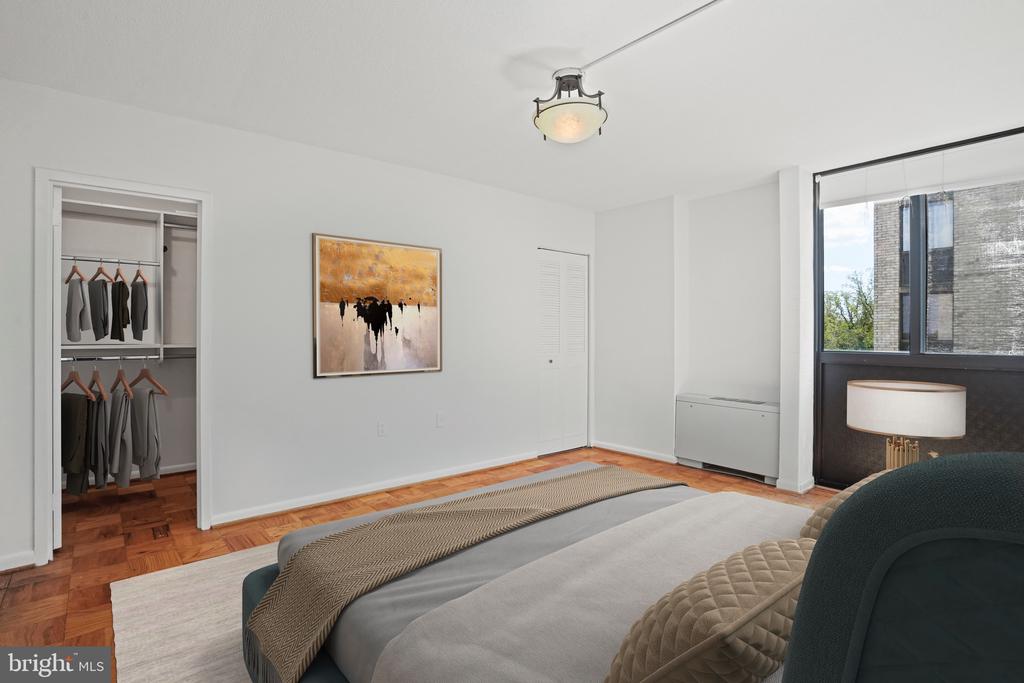4242 E WEST 605
