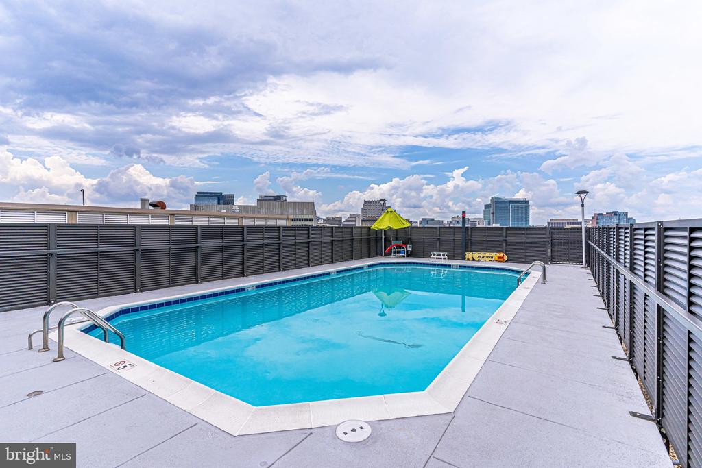 4242 E WEST 605