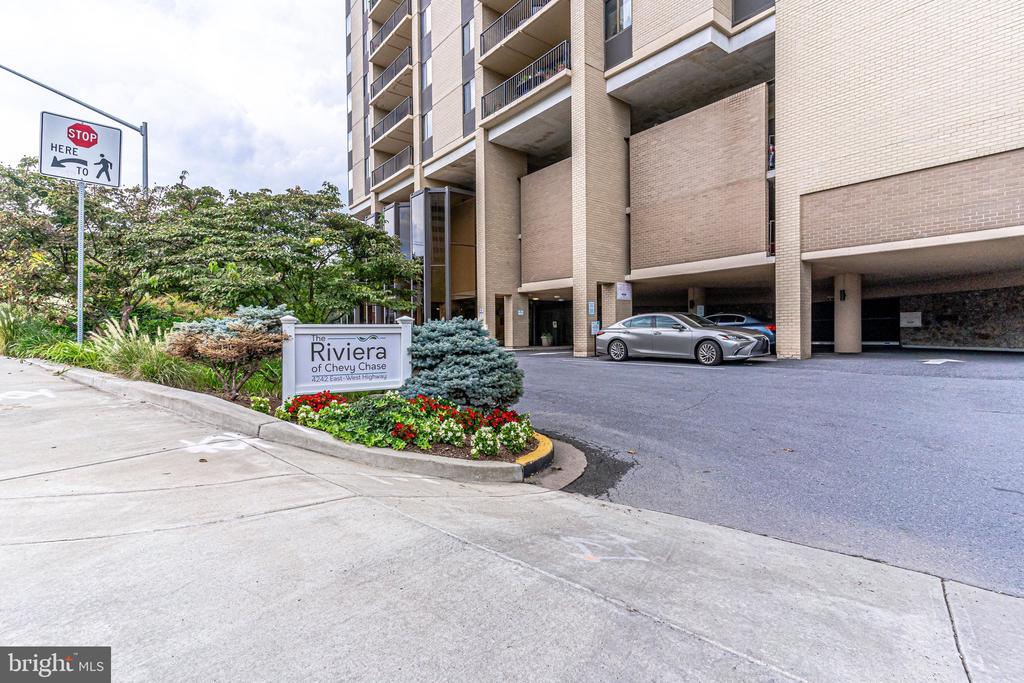 4242 E WEST 605