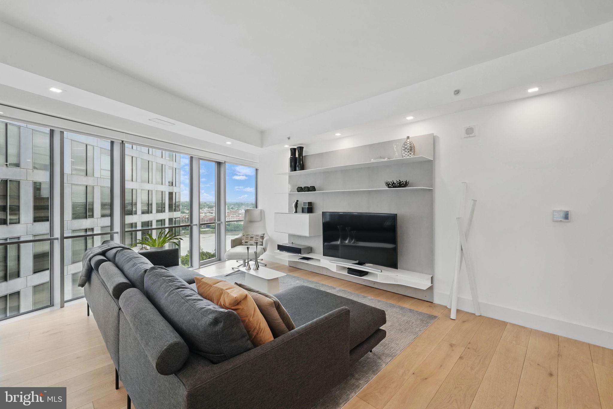 1111 19th St N #2108