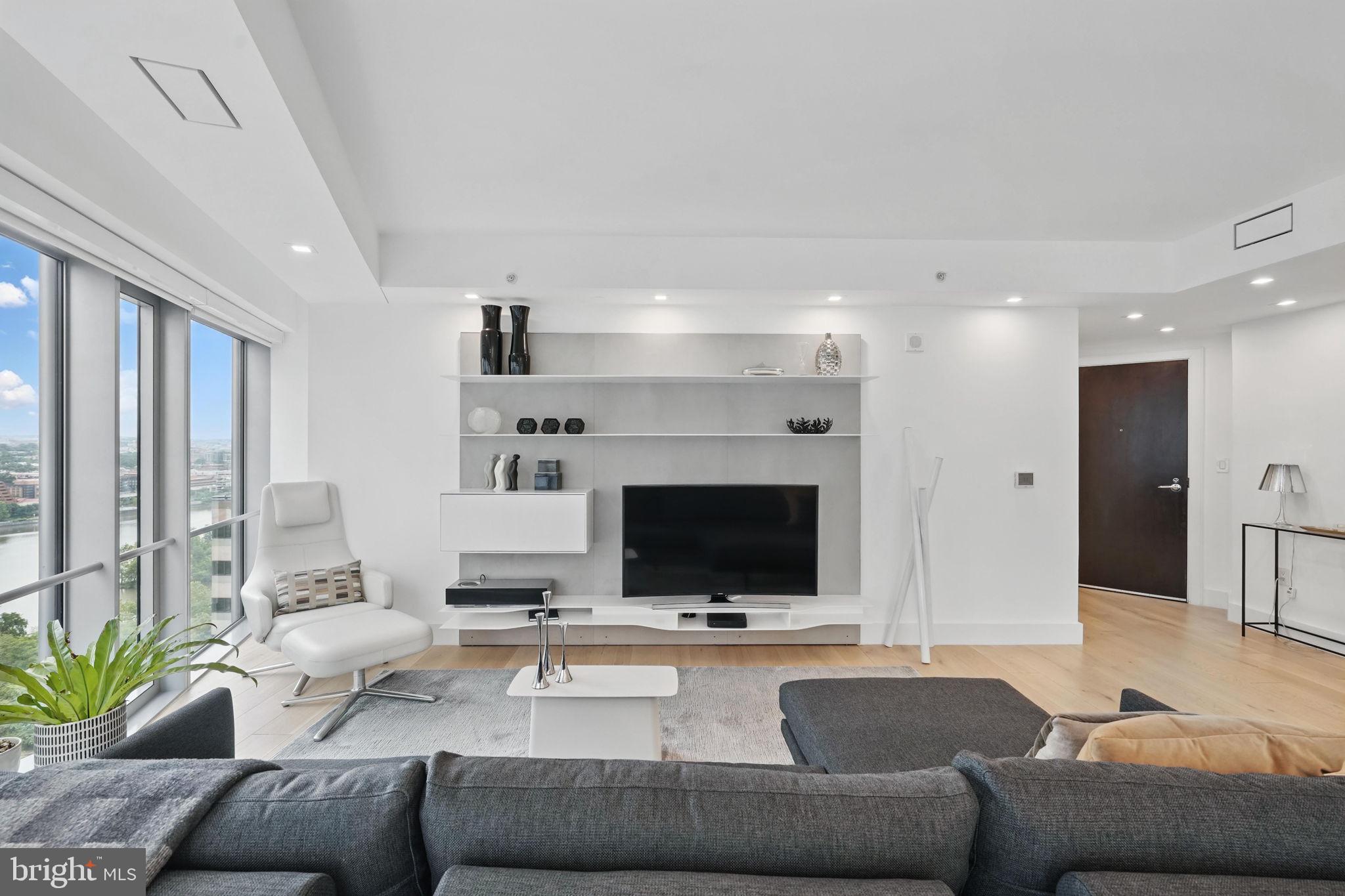 1111 19th St N #2108