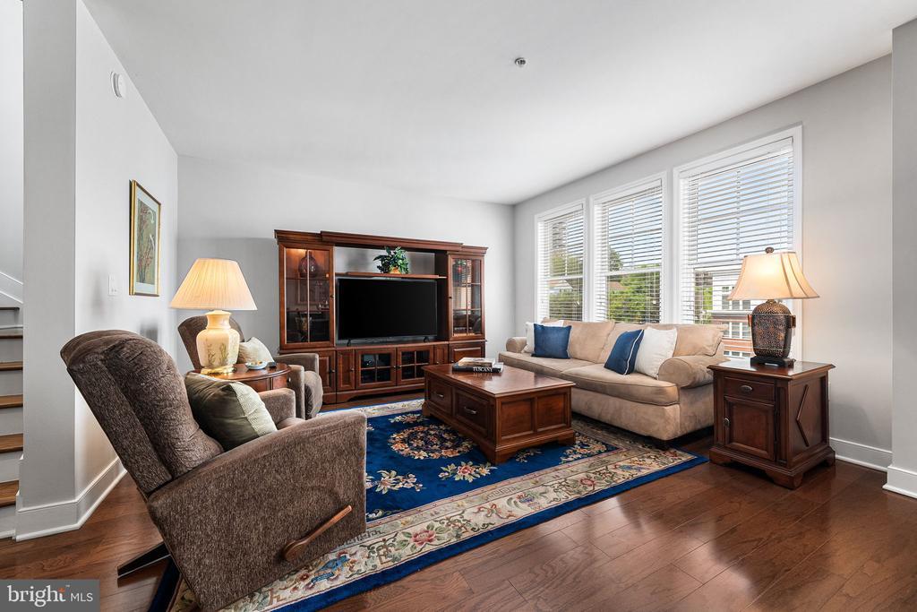 1418 N RHODES STREET Unit: B420