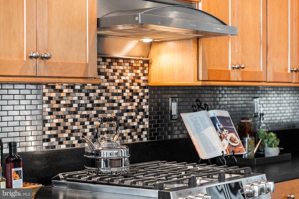1418 N RHODES STREET Unit: B420