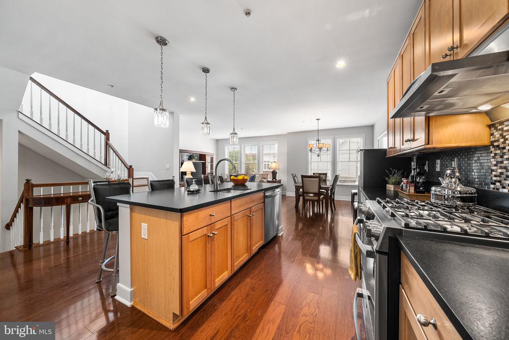 1418 N RHODES STREET Unit: B420