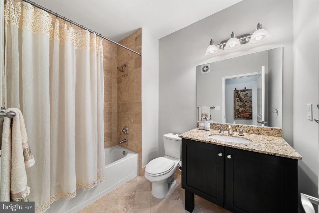 1418 N RHODES STREET Unit: B420