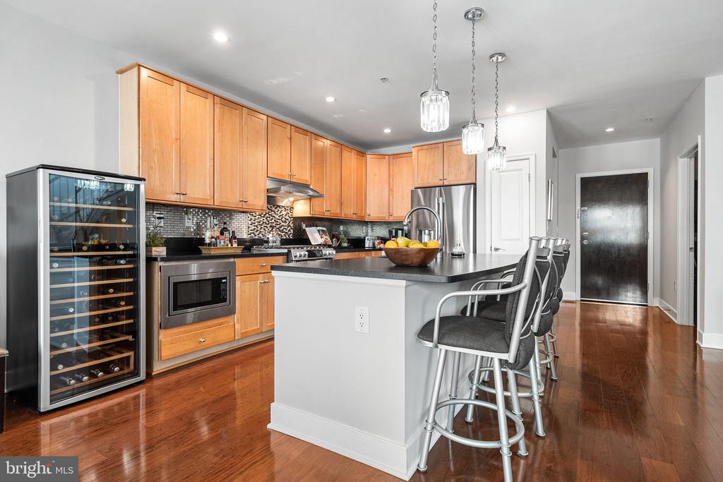 1418 N RHODES STREET Unit: B420
