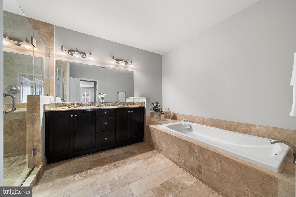 1418 N RHODES STREET Unit: B420