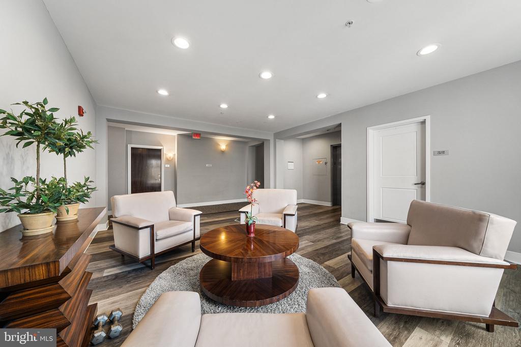 1418 N RHODES STREET Unit: B420