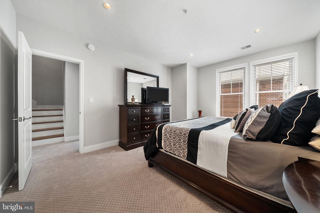 1418 N RHODES STREET Unit: B420