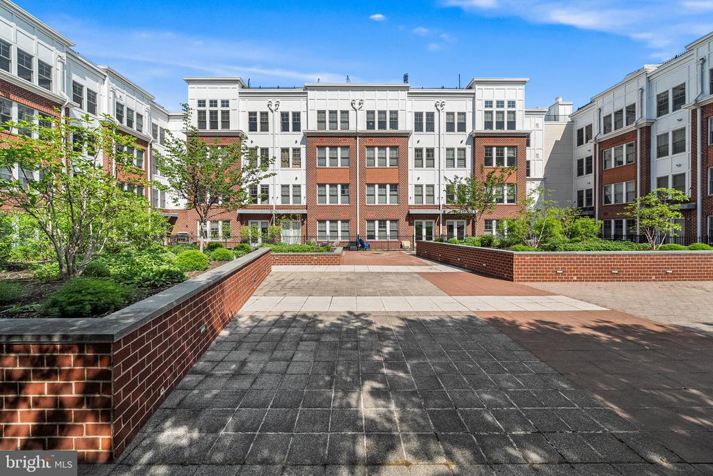 1418 N RHODES STREET Unit: B420