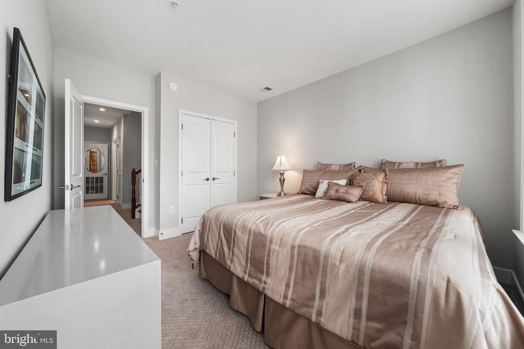 1418 N RHODES STREET Unit: B420