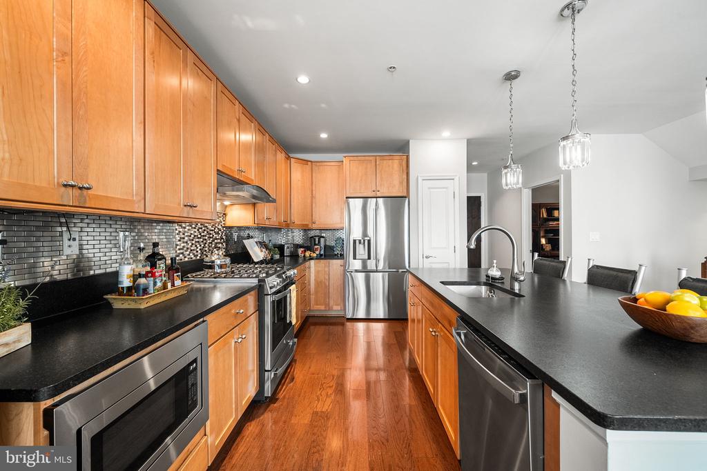 1418 N RHODES STREET Unit: B420