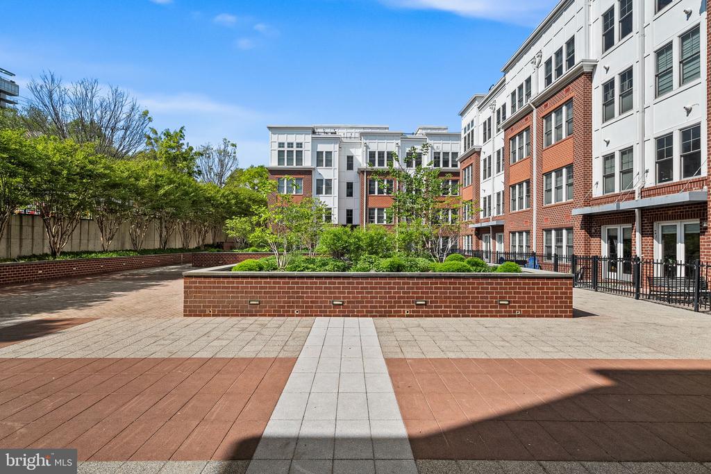 1418 N RHODES STREET Unit: B420