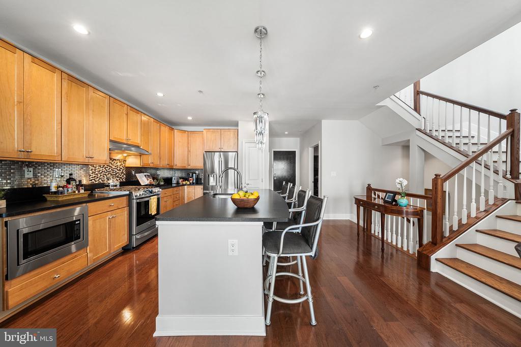 1418 N RHODES STREET Unit: B420