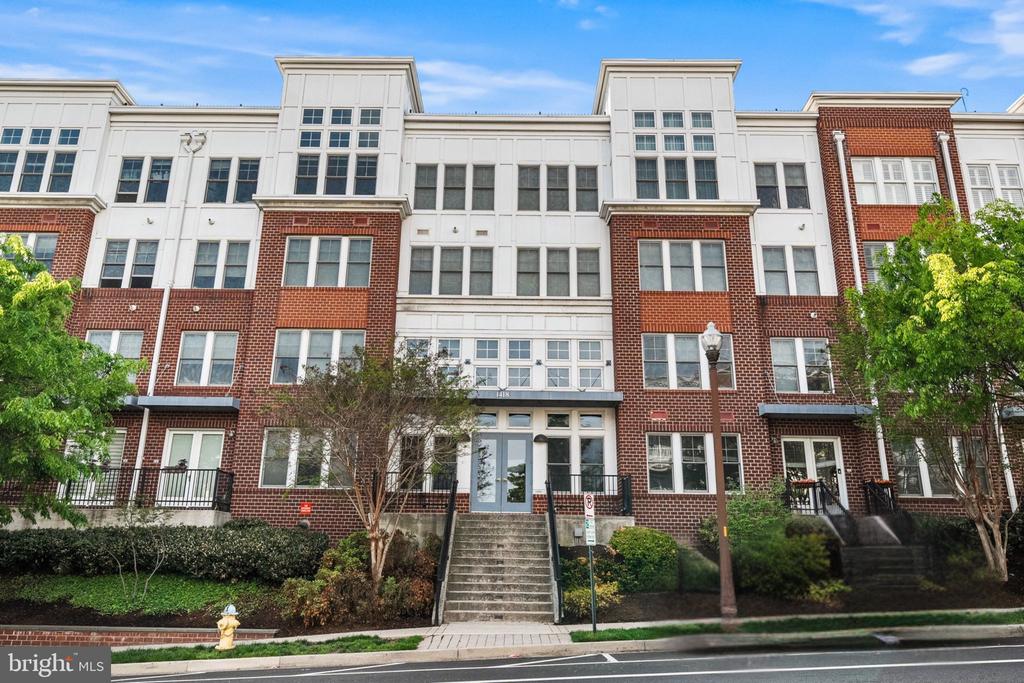 1418 N RHODES STREET Unit: B420