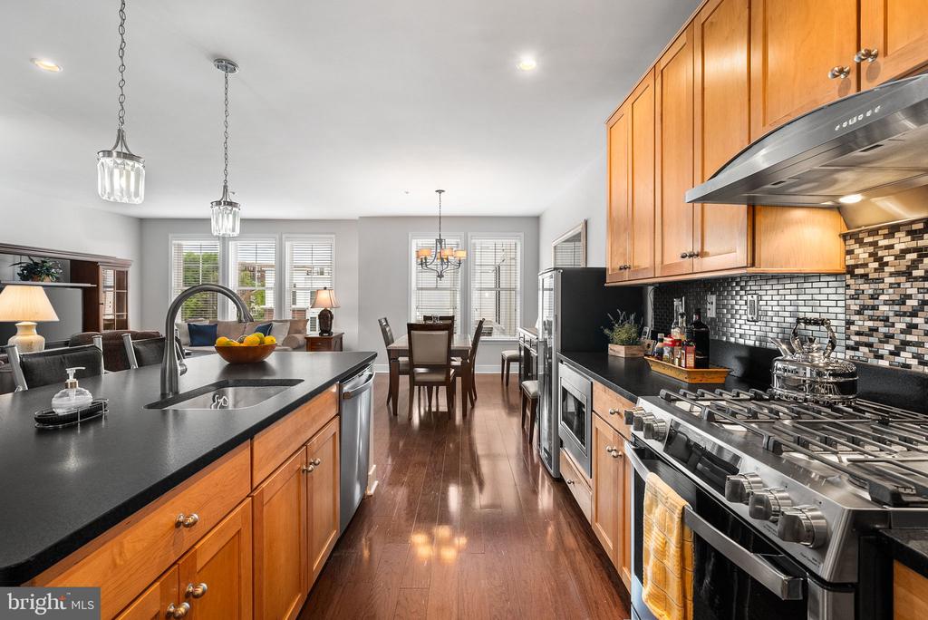 1418 N RHODES STREET Unit: B420