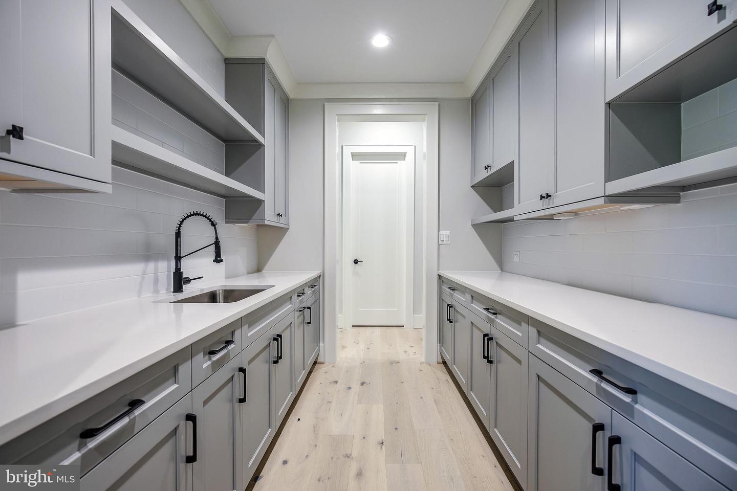 8020 Georgetown Pike