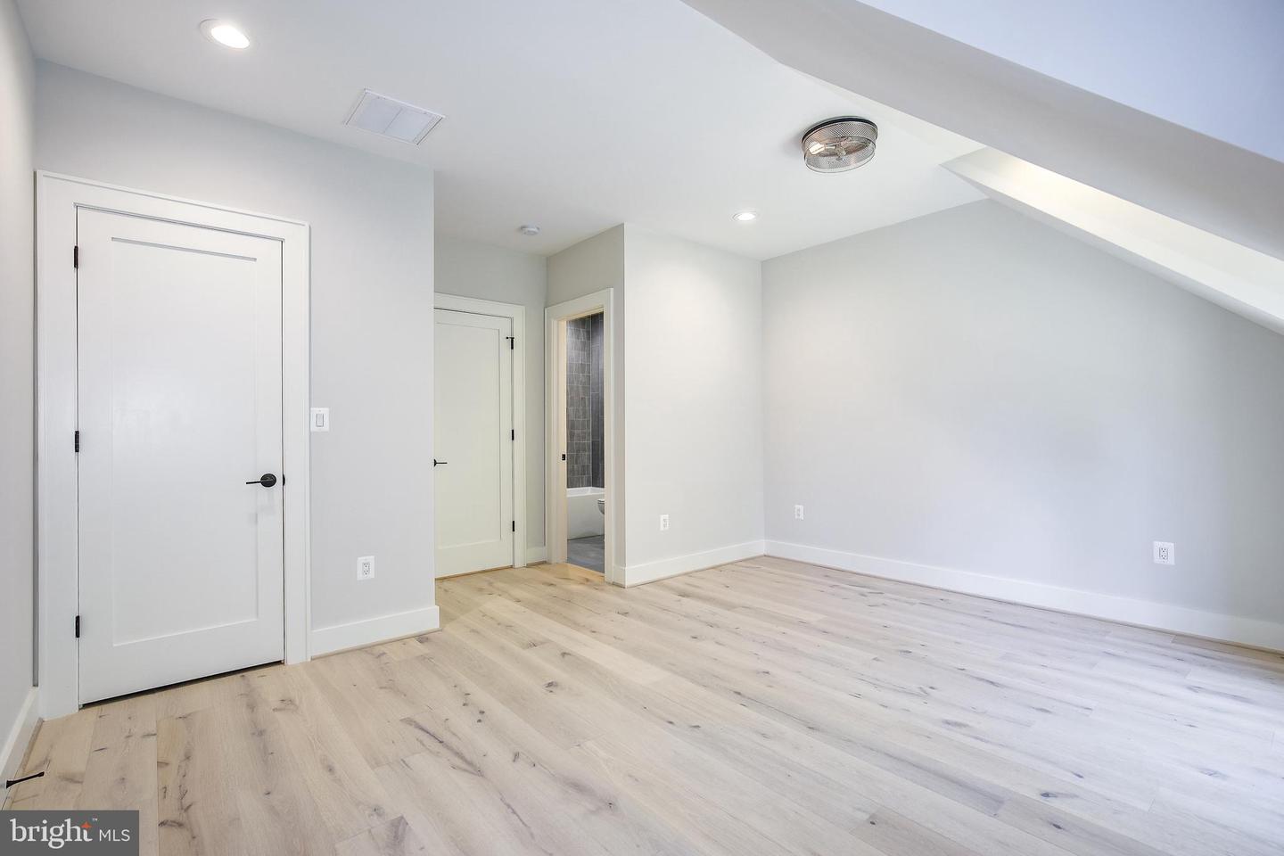 8020 Georgetown Pike