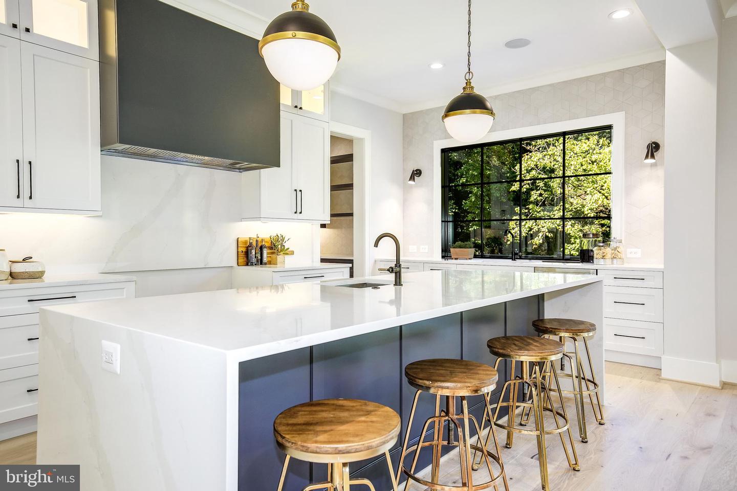 8020 Georgetown Pike