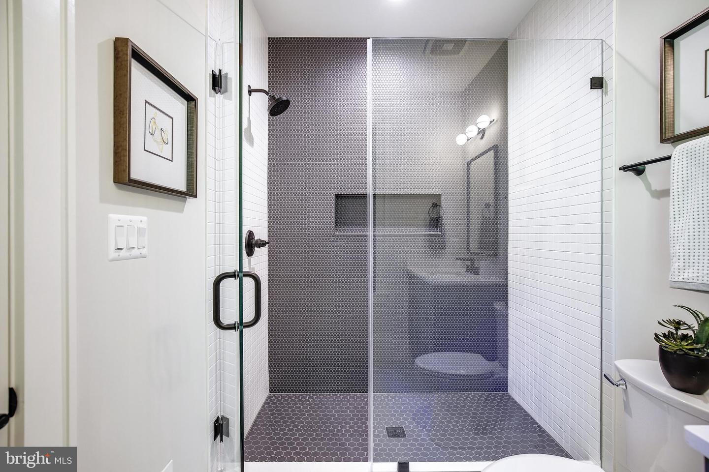 8020 Georgetown Pike