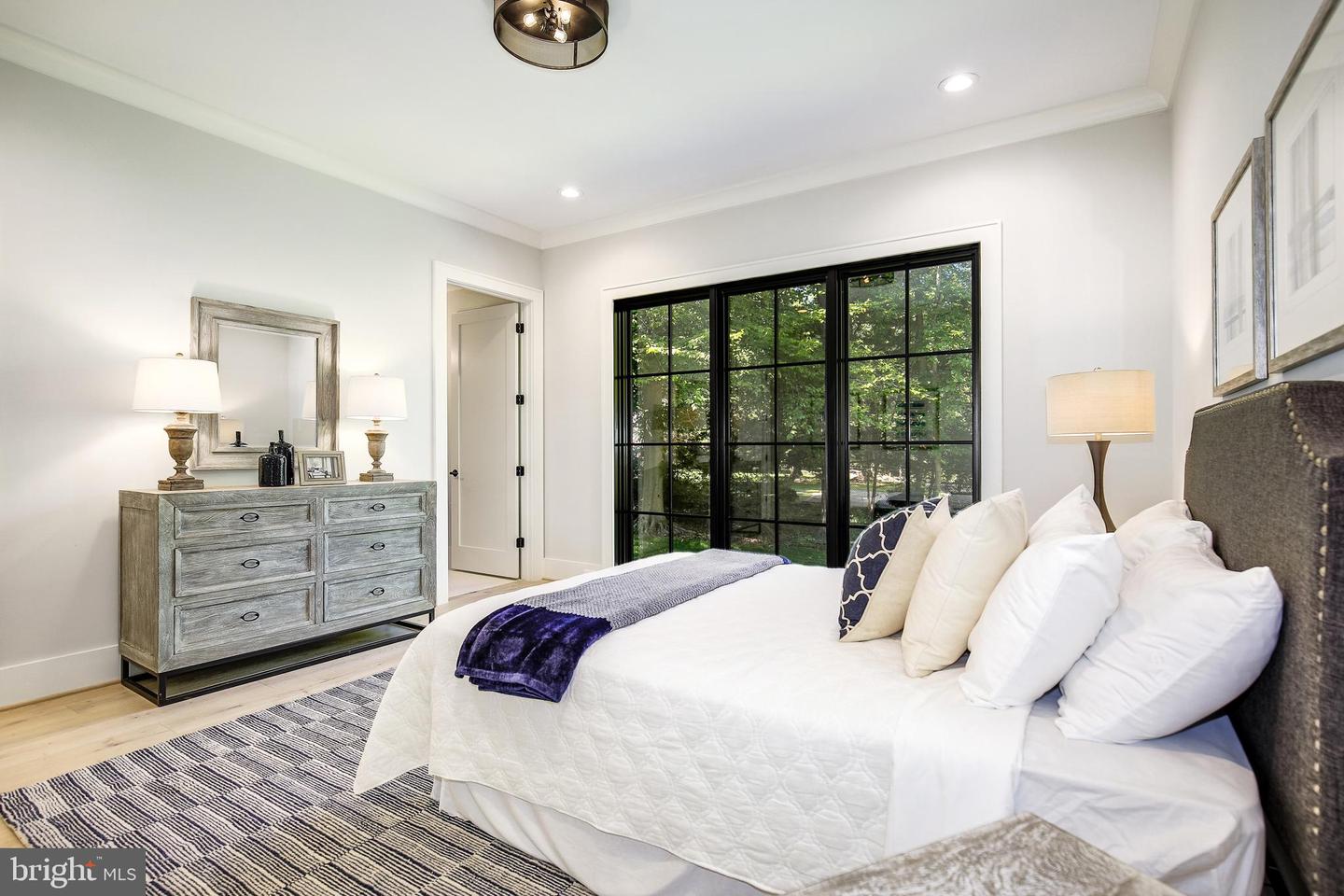 8020 Georgetown Pike