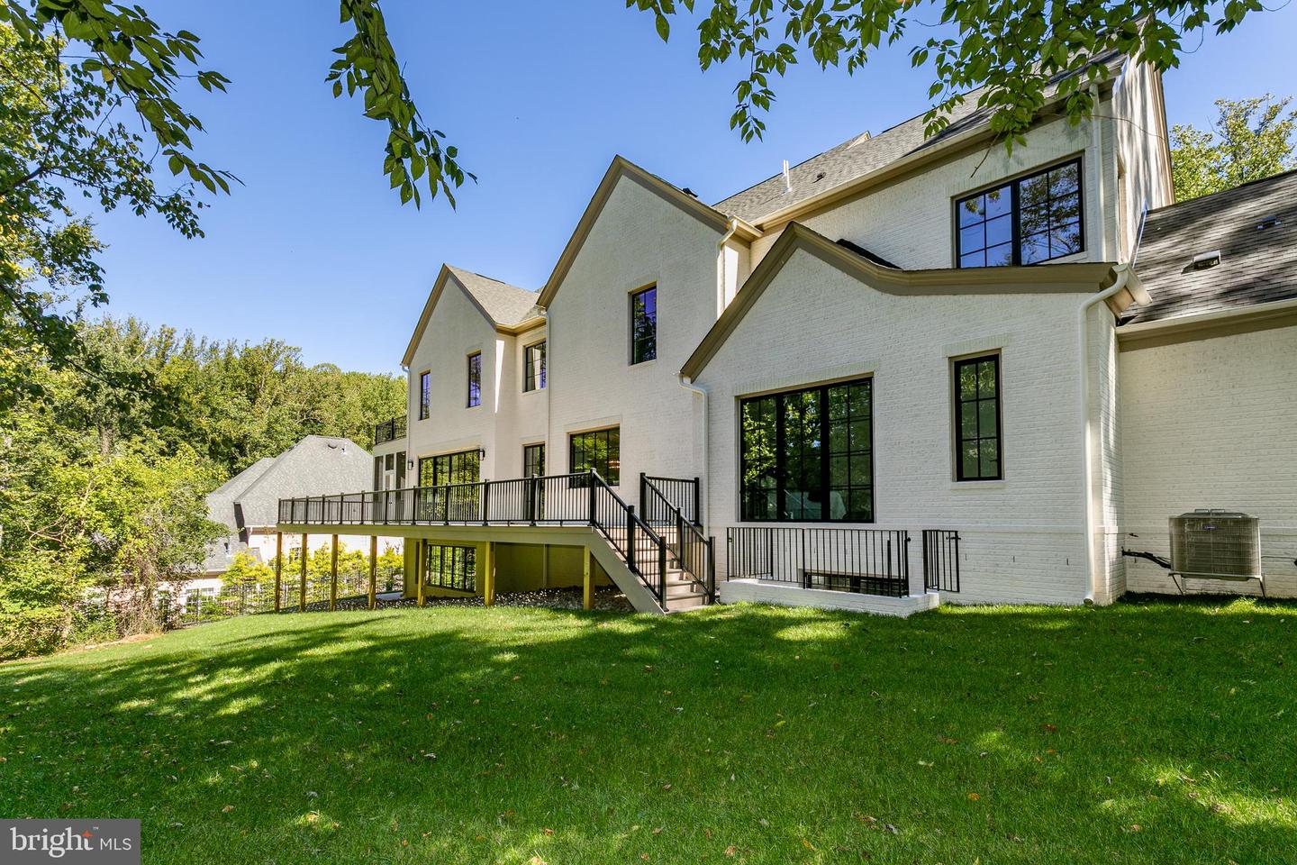 8020 Georgetown Pike