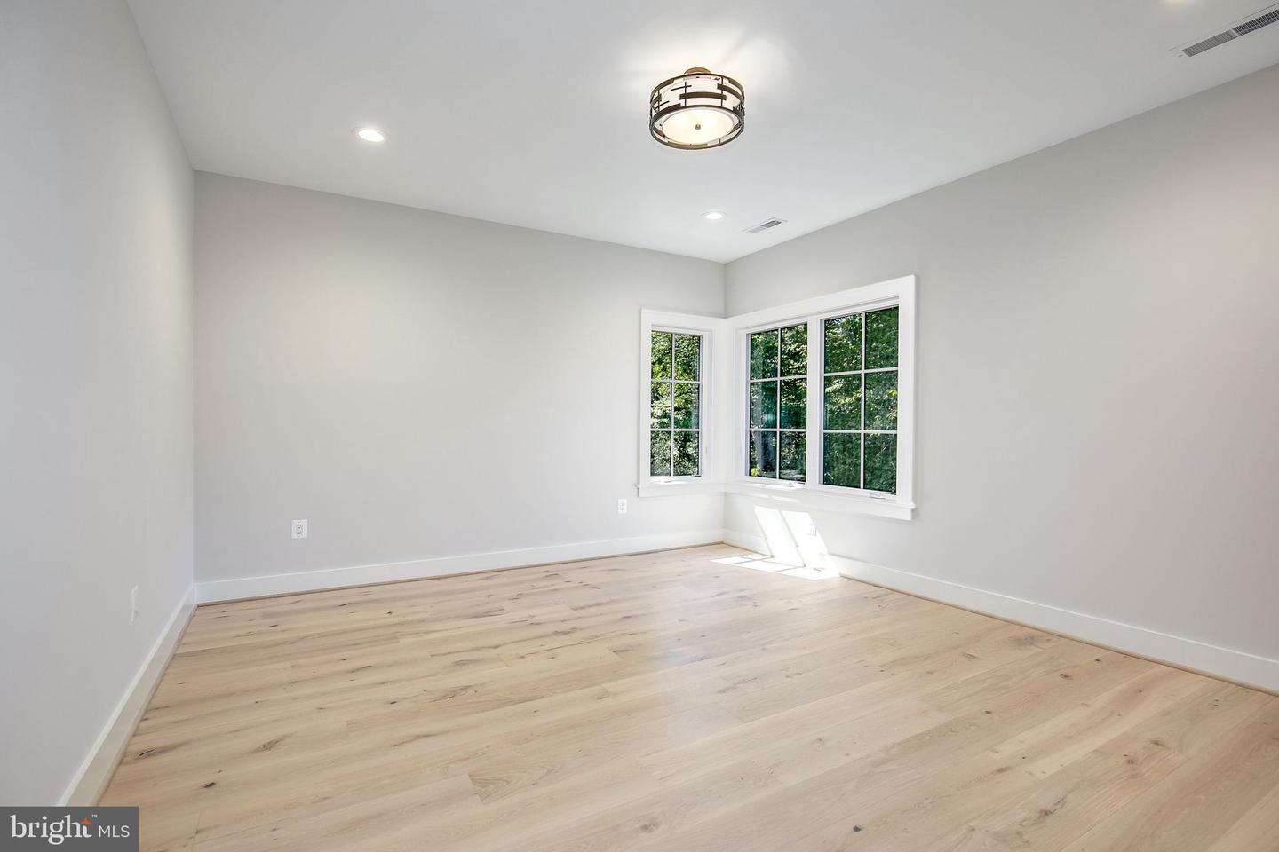 8020 Georgetown Pike