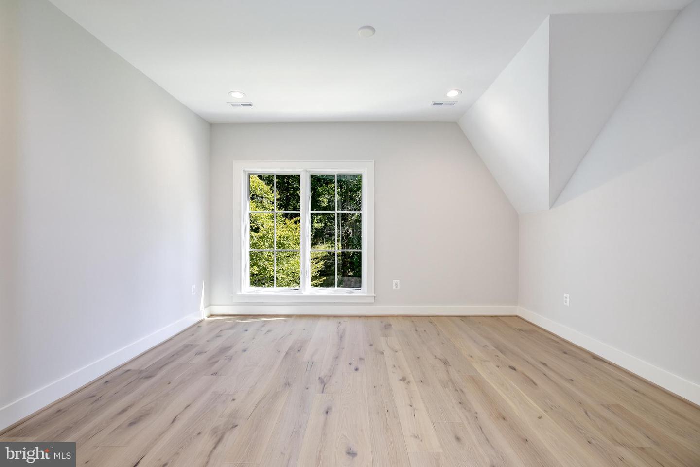 8020 Georgetown Pike