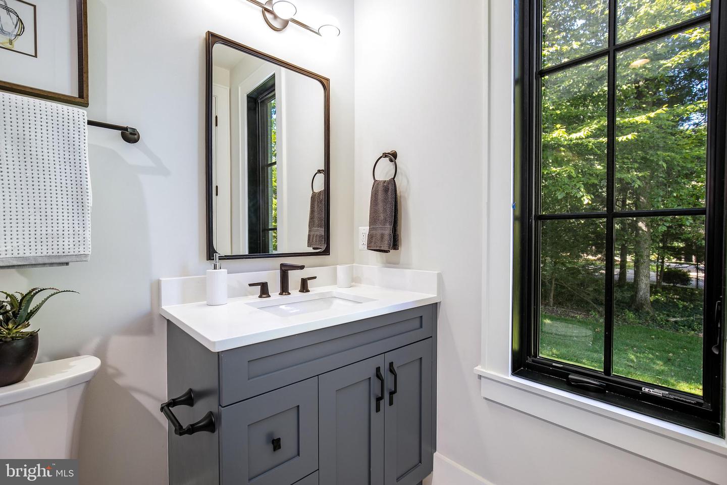 8020 Georgetown Pike