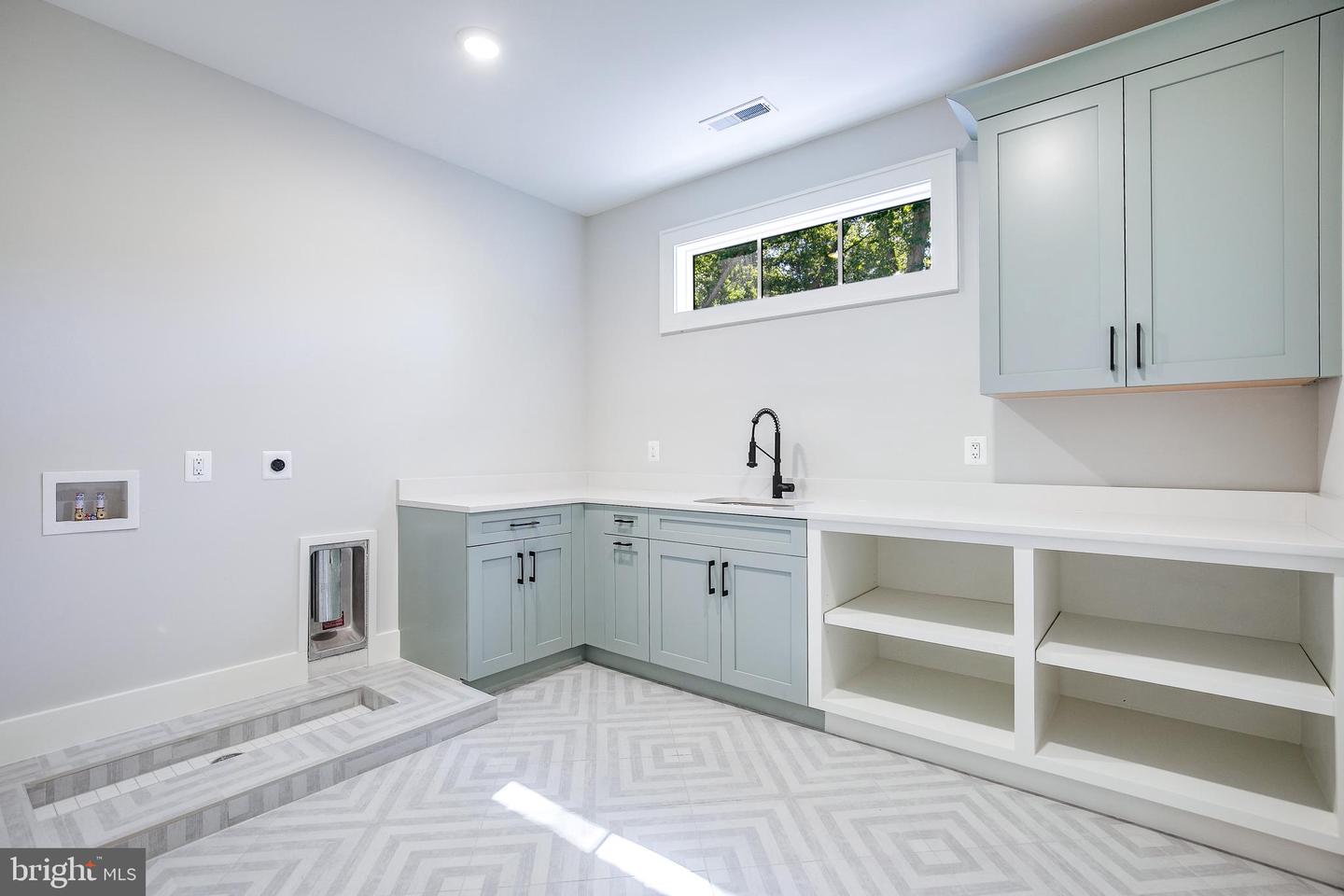 8020 Georgetown Pike