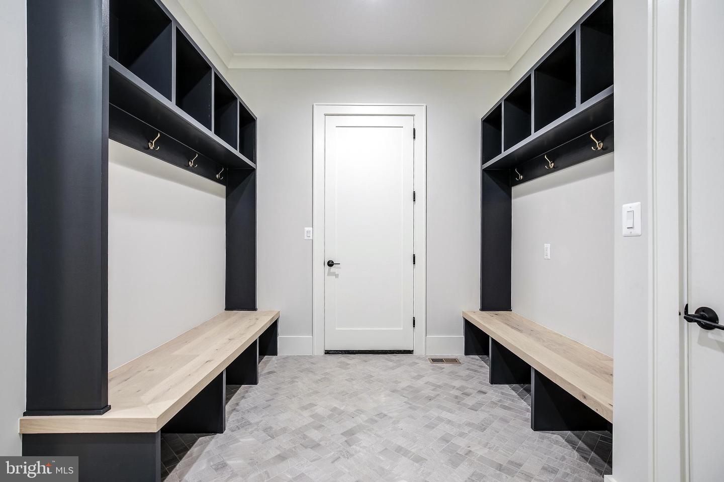 8020 Georgetown Pike