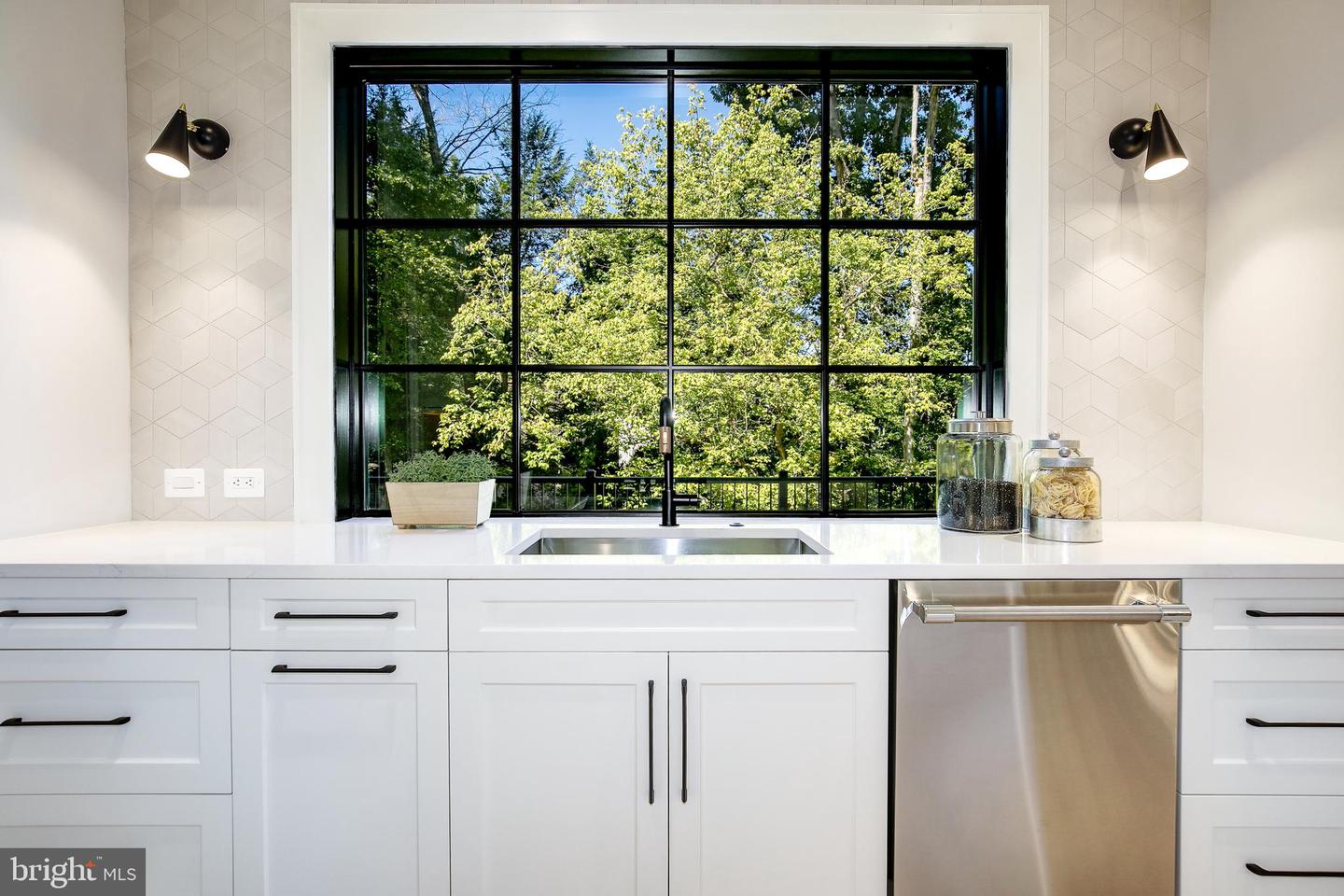 8020 Georgetown Pike