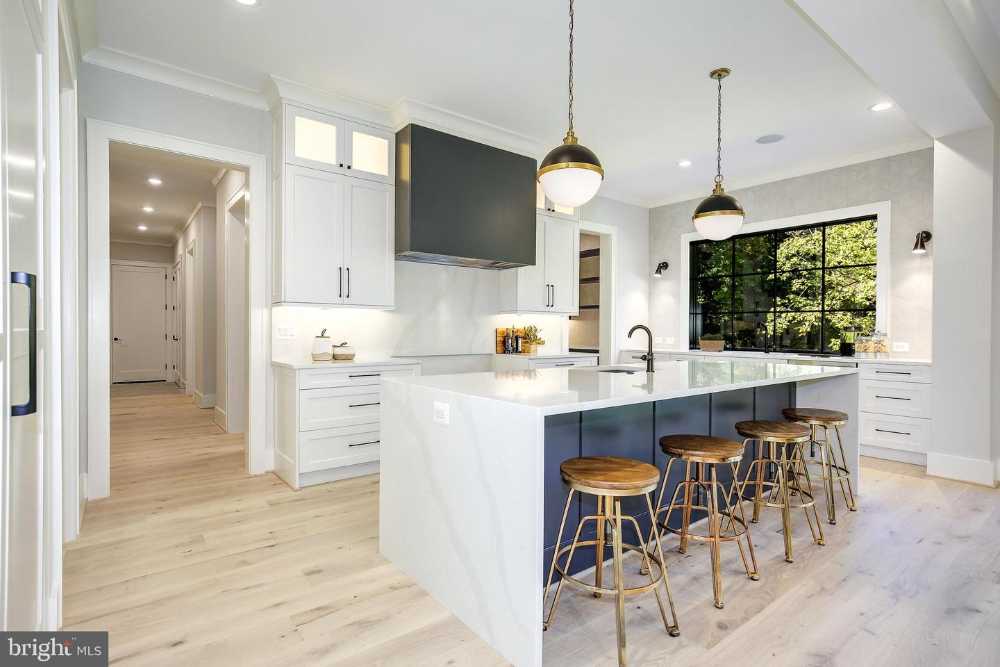 8020 Georgetown Pike